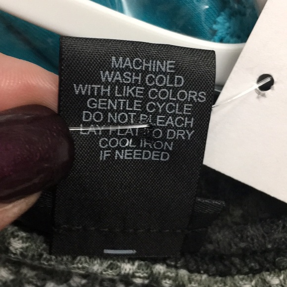 ๐๐PRETTY NWT RUE 21 LRG CAMOUFLAGE CROP TOP๐๐ - Picture 8 of 8